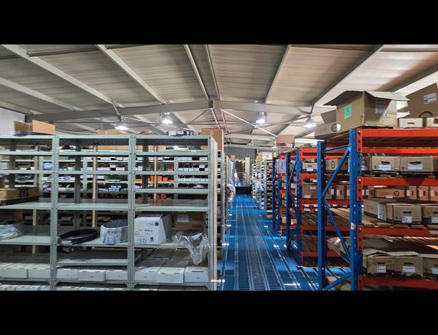 715M² WAREHOUSE TO LET IN SPARTAN